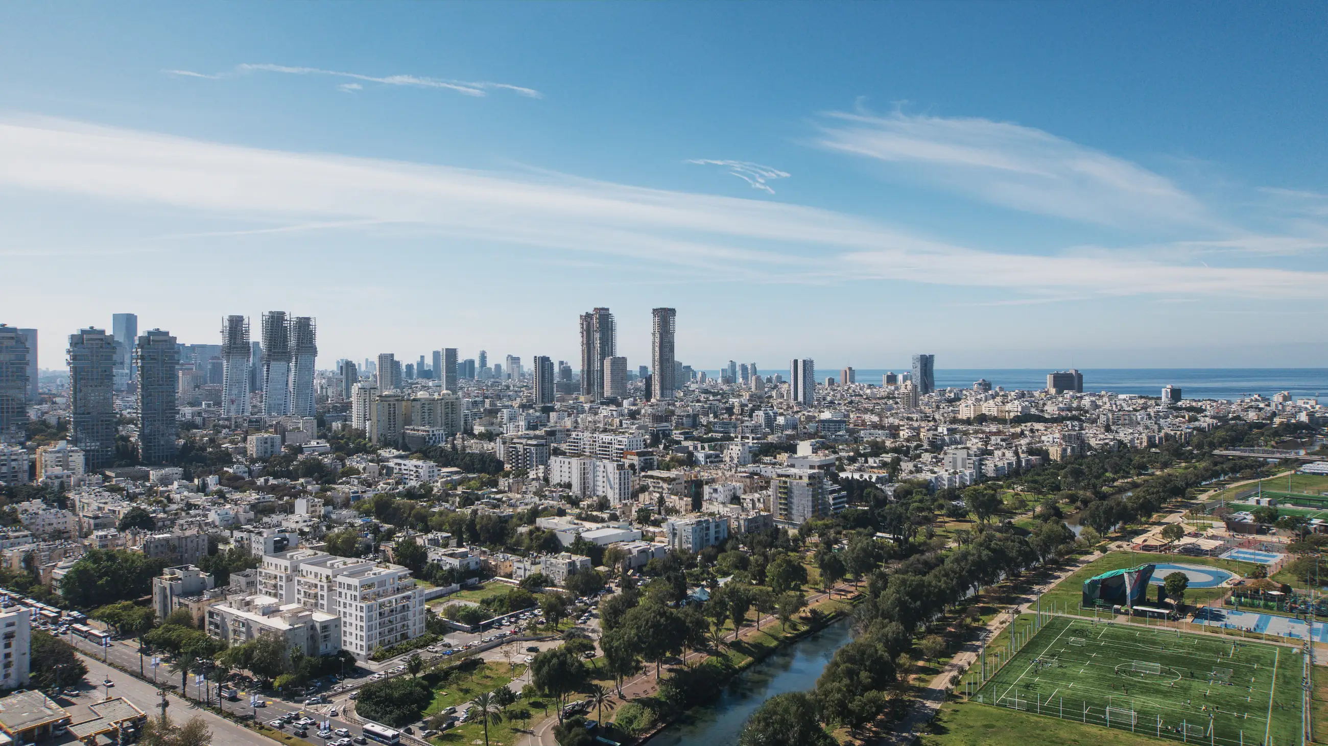 מבט אווירי על תל אביב, סביבת הפרויקט